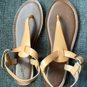 Women’s Universal Thread tan sandals size 9